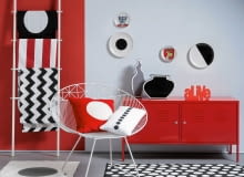 MEBLE: komoda - 399 zł, wieszak-drabina - 69,99 zł, IKEA; fotel - 1299 zł, Scandinavian Living. POZOSTAŁE: wazon szary - 203 zł, Le Pukka; wazon czarny - 239 zł, Eurofirany; napis - 129 zł, BoConcept; talerz z lwem - 75 zł, Q Forma; talerz biało-czarny - 12,99 zł, IKEA; talerz z syrenką - 10 zł, talerz z czarnym kołem - 8 zł, targ staroci; poduszka czerwona - 399 zł, Scandinavian Living; poduszka w grochy - 129 zł, Cube; na drabinie (od góry): ściereczka - 65 zł, Scandinavian Living; poszewka w pasy - 34,90 zł, bieżnik w zygzaki - 36,90 zł, dekoria.pl; dywany z szarym i białym kołem - 299 zł/szt., dywan w kwiaty - 459 zł, Scandinavian Living; dywan w grochy - 89 zł, IKEA. NA ŚCIANIE: farby 'Ogniste flamenco' i 'Dryfujące kry' - 85 zł/5 l, Dulux. MEBLE: komoda - 399 zł, wieszak-drabina - 69,99 zł, IKEA; fotel - 1299 zł, Scandinavian Living. POZOSTAŁE: wazon szary - 203 zł, Le Pukka; wazon czarny - 239 zł, Eurofirany; napis - 129 zł, BoConcept; talerz z lwem - 75 zł, Q Forma; talerz biało-czarny - 12,99 zł, IKEA; talerz z syrenką - 10 zł, talerz z czarnym kołem - 8 zł, targ staroci; poduszka czerwona - 399 zł, Scandinavian Living; poduszka w grochy - 129 zł, Cube; na drabinie (od góry): ściereczka - 65 zł, Scandinavian Living; poszewka w pasy - 34,90 zł, bieżnik w zygzaki - 36,90 zł, dekoria.pl; dywany z szarym i białym kołem - 299 zł/szt., dywan w kwiaty - 459 zł, Scandinavian Living; dywan w grochy - 89 zł, IKEA. NA ŚCIANIE: farby 'Ogniste flamenco' i 'Dryfujące kry' - 85 zł/5 l, Dulux. 06.08.2015 Warszawa . Wnetrza , kolor i wzor , temat kolor czerwony , sesja dla : Cztery Katy , stylizacja Joanna Plachecka . Fot. Michal Mutor SLOWA KLUCZOWE: WNETRZA DEKORACJE