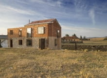 Hiszpański dom La Ruina Habitada powstał w zrujnowanym, wiejskim domostwie. Autorem tego projektu jest Oli Jesus Castillo. la ruina habitada, zabytki, adaptacja, hiszpania, lofty, oli jesus castillo, dom jednorodzinny