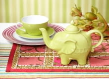 Paski mają zadziwiającą cechę - znakomicie wtapiają się w najróżniejsze style. Dobrze pasują zarówno do klasycznych fornirowanych mebli, jak i do rustykalnych sprzętów z grubo ciosanego litego drewna, a nawet do nowoczesnych plastików. 04.07.2008