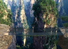 Projekt: Martin Duplantier Architectes, Daqian Landscape designers Przezroczyste mosty w Chinach - projekt górskiego szlaku Martin Duplantier