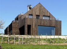 Dom jednorodzinny w Burowie (gmina Zabierzów), projekt: Biuro Architektoniczne Wizja. Laureat Nagrody Województwa Małopolskiego im. Stanisława Witkiewicza 2010 (kategoria architektura mieszkalna) willa, stacja benzynowa, małopolska, nagroda, rozbudowa, kraków