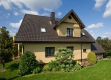 Rodzaj powłoki powinniśmy dostosować nie tylko do estetyki dachu, ale także do warunków atmosferycznych rejonu, w którym będzie stał dom. Rodzaj powłoki powinniśmy dostosować nie tylko do estetyki dachu, ale także do warunków atmosferycznych rejonu, w którym będzie stał dom.