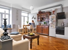 Dawny układ mieszkania zmienił się nie do poznania (tylko łazienka została na swoim miejscu). Zniknęła ściana dzieląca dwie wąskie klitki, dzięki czemu powstał przestronny pokój dzienny z aneksem kuchennym. Wielofunkcyjne wnętrze służy jako miejsce do wypoczynku, gotowania, jedzenia, przyjmowania gości i... tańczenia (Ania jest aktorką, w mieszkaniu odbyło się już niejedno przyjęcie po teatralnych premierach). Przedwojenny dębowy parkiet został wycyklinowany i polakierowany.