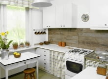 To nie był poważny remont, a tylko kosmetyczne zmiany. Tyle jednak wystarczyło, by nieciekawa kuchnia stała się atrakcyjnym wnętrzem. Stylistka, zainspirowana sielskim widoczkiem z fińskiego talerza wiszącego na ścianie, zaaranżowała pomieszczenie w rustykalnym stylu. <BR />ARANŻACJE WNĘTRZ - METAMORFOZA. Blat z laminowanej białej płyty oraz stalowy zlewozmywak z baterią zastąpiły stare, bardzo zniszczone sprzęty. Z powodu ograniczonego budżetu kupiono tanie modele w jednym z supermarketów budowlanych. Stare szafki odświeżono, wykańczając je samoprzylepną okleiną imitującą bielone drewno. Zmieniono również uchwyty. Na ścianie między szafkami wisi fiński talerz. kuchnia, meble kuchenne, aranżacja kuchni