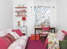 Był niemodny, z meblami na wysoki połysk, z niezbyt urodziwymi zasłonami i lampą, a do tego bardzo smutny. Zdecydowanie nieodpowiedni dla dziewięcioletniej wnuczki Alinki, która miała w nim zamieszkać. Jasne ściany, kolorowe, wesołe tkaniny i tapety totalnie odmieniły klimat wnętrza. <BR /> METAMORFOZA. Szafka to jeden z nielicznych nowych nabytków. W koszach Alinka trzyma swoje skarby. Wieczorem mebelek zmienia się w szafkę nocną. Pomyślano też o lampce, przy której dziewczynka może czytać przed snem. Półeczki na książki i dekoracje zajęły pusty fragment ściany przy oknie. Dobierając ich kolor, stylistka konsekwentnie trzymała się palety barw wybranej do tego wnętrza. Roleta i wąskie białe zasłony nie tylko rozjaśniły wnętrze, ale pozwoliły też praktycznie wykorzystać niezagospodarowany dotąd fragment ściany przy oknie. <BR /> KOSZT 1198 zł Był niemodny, z meblami na wysoki połysk, z niezbyt urodziwymi zasłonami i lampą, a do tego bardzo smutny. Zdecydowanie nieodpowiedni dla dziewięcioletniej wnuczki Alinki, która miała w nim zamieszkać. Jasne ściany, kolorowe, wesołe tkaniny i tapety totalnie odmieniły klimat wnętrza. <BR /> METAMORFOZA. Szafka to jeden z nielicznych nowych nabytków. W koszach Alinka trzyma swoje skarby. Wieczorem mebelek zmienia się w szafkę nocną. Pomyślano też o lampce, przy której dziewczynka może czytać przed snem. Półeczki na książki i dekoracje zajęły pusty fragment ściany przy oknie. Dobierając ich kolor, stylistka konsekwentnie trzymała się palety barw wybranej do tego wnętrza. Roleta i wąskie białe zasłony nie tylko rozjaśniły wnętrze, ale pozwoliły też praktycznie wykorzystać niezagospodarowany dotąd fragment ściany przy oknie. <BR /> KOSZT 1198 zł