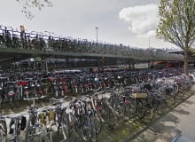 Okolice głównego dworca w Amsterdamie - to tutaj ma powstać podwodny parking rowerowy Okolice głównego dworca w Amsterdamie - to tutaj ma powstać podwodny parking rowerowy