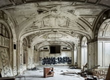 Lee Plaza Hotel w Detroit wybudowano w 1929 roku. 15-piętrowy budynek zaprojektował Charles Noble. Hotel był wspaniałym przykładem architektury Art Deco lat 20. Detroit, zrujnowane Detroit, ruiny Detroit