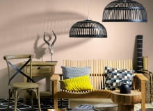 MEBLE: stolik - 1845 zł, Nap; krzesło - 860 zł, Decolor; konsolka - 1250 zł, Inne Meble; puf 129 zł, IKEA; ławka na zamówienie POZOSTAŁE: abażury - 139 i 79 zł, dywan (w koszu) - 79,99 zł, dywan (brązowo-biały, w fale) - 799 zł, dywany (plecionki sizalowe - na spodzie i pod ławką) - 89,99 zł/szt., dywan (gruba plecionka) - 129 zł, dywanik (plecionka, okrągły) - 39,99 zł, poduszka (kwadraty) - 39,99 zł, IKEA; kosz - 245 zł/2 szt., poduszka (zygzaki) - 185 zł, poduszka (żółta) - 82 zł, dywan (wzorzysty, na wierzchu) - 786 zł, Malabelle; imbryk - 314 zł, Fabryka Form; taca (na pufie) - 170 zł, Sharda Home; miska - 49,99 zł, dywanik futrzany - 69,99 zł F&F Home; poroże - 290 zł, Decolor. NA ŚCIANIE: farba 'Aromatyczny kardamon' - 85 zł/5 l, Dulux. MEBLE: stolik - 1845 zł, Nap; krzesło - 860 zł, Decolor; konsolka - 1250 zł, Inne Meble; puf 129 zł, IKEA; ławka na zamówienie POZOSTAŁE: abażury - 139 i 79 zł, dywan (w koszu) - 79,99 zł, dywan (brązowo-biały, w fale) - 799 zł, dywany (plecionki sizalowe - na spodzie i pod ławką) - 89,99 zł/szt., dywan (gruba plecionka) - 129 zł, dywanik (plecionka, okrągły) - 39,99 zł, poduszka (kwadraty) - 39,99 zł, IKEA; kosz - 245 zł/2 szt., poduszka (zygzaki) - 185 zł, poduszka (żółta) - 82 zł, dywan (wzorzysty, na wierzchu) - 786 zł, Malabelle; imbryk - 314 zł, Fabryka Form; taca (na pufie) - 170 zł, Sharda Home; miska - 49,99 zł, dywanik futrzany - 69,99 zł F&F Home; poroże - 290 zł, Decolor. NA ŚCIANIE: farba 'Aromatyczny kardamon' - 85 zł/5 l, Dulux. 21.05.2015 Warszawa . Cztery katy , kolor i wzor , kolory pustyni , stylizacja Joanna Plachecka . Fot. Michal Mutor SLOWA KLUCZOWE: KATY WNETRZA