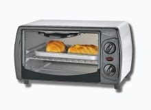 AGD. Przygotowanie takiego posiłku nie musi nam zabierać wiele czasu. Wystarczy urządzenie agd, które ułatwi szybkie przyrządzenie chrupiących tostów albo bułeczek, zapiekanych kanapek lub gofrów - często dużo smaczniejszych i pożywniejszych niż tradycyjne kanapki. <BR > 102,48 zł, Adler Minipiekarnik AD 6003, poj. 9 l, 3 funkcje pieczenia, timer 60 minut; moc 1000 W