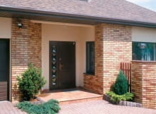 Płytek elewacyjnych nie trzeba układać na całej elewacji - można nimi wykończyć tylko pewne jej fragmenty.