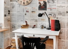 Niecodzienne wykończenie ściany możemy zrobić z gazet codziennych. Wystarczy znaleźć strony z atrakcyjną grafiką i ciekawymi tytułami. Tak dekoracja będzie nie tylko niepowtarzalna, ale i bardzo tania.