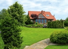 Urządzanie domu stało się dla właścicieli okazją do poznawania ciekawych ludzi, którzy potrafią tworzyć niesamowite rzeczy w swoich małych pracowniach dom, oranżeria