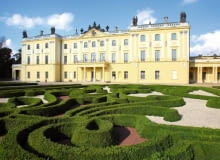 Odnowiony pałac Branickich, widok elewacji od strony salonu ogrodowego 29.08.2008 BIALYSTOK SESJA OGRODY NA ZDJECIU OGROD PALAC BRANICKICH W BIALYMSTOKU STYLIZACJA -------- DLA CZASOPISMA OGRODY FOT. ARKADIUSZ SCICHOCKI / AGENCJA GAZETA