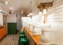 Bar Attendant w Londynie bar w toalecie, dziwne miejsca, Attendant