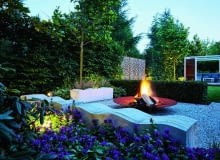 Palenisko w formie misy ze stali kortenowskiej jest praktycznym i eleganckim ogrodowym detalem. Więcej informacji: inspiracje.com.pl