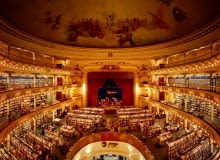 Teatr zmieniony na księgarnię