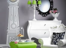 <B>Królewski tron zrobiony z tworzywa sztucznego czy foliowa naklejka wyglądająca niczym zegar sprzed wieków - dla projektantów nie ma świętości. Bawią się formami i materiałami, dostosowując dawne wzory do nowoczesnych wnętrz.</B> <BR />MEBLE: Fotel Queen of Love - 1499 zł, puf Queen of Love - 999 zł D2; Komoda - 6990 zł, BB Home; POZOSTAŁE: Nalepka-zegar - 39,99 zł, zegar ścienny - 49,99 zł, lustro - 99,99 zł, taca  - 29,99 zł, sztuczne róże - 39,99 zł/bukiet IKEA; lampa stołowa - 1040 zł, Almi Decor; poduszka - 49 zł, Sharda Home; waza - 350 zł, Decolor; patera z kloszem - 259 zł, Home & Moods; figurka psa - 290 zł, Inne Meble; filiżanka - 109 zł, Reset; wykładzina elastyczna - 29,99 zł/m kw., Komfort. 03.07.2013 , WNETRZA , DEKORACJE , TEMAT PALAC , STYL PALACOWY , SESJA DLA : CZTERY KATY , STYLIZACJA JOANNA PLACHECKA . FOT. MICHAL MUTOR SLOWA KLUCZOWE: WNETRZA DEKORACJE