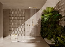 Projektowanie biofilne polega na tworzeniu harmonijnego połączenia między przestrzeniami wewnętrznymi a naturą. Prysznic Serenity Sky+ – widoczny tutaj w kolorze szampańskim (22-karatowe złoto) – działa jak źródło wody, które elegancko wpisuje się w koncepcję projektu. Projektowanie biofilne polega na tworzeniu harmonijnego połączenia między przestrzeniami wewnętrznymi a naturą. Prysznic Serenity Sky+ – widoczny tutaj w kolorze szampańskim (22-karatowe złoto) – działa jak źródło wody, które elegancko wpisuje się w koncepcję projektu.