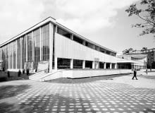 Supersam przy placu Unii Lubelskiej w Warszawie był jednym z najnowocześniejszych sklepów w Polsce, jego architekturą zachwycali się znawcy na całym świecie. Mimo licznych protestów został rozebrany w 2006 roku Supersam w Warszawie