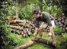 Kleszcze do noszenia pni WoodXpert , ok. 144 zł, Fiskars kominek, drewno zapasy do kominka