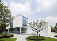 Nowa skóra biurowca z Szanghaju Nowa skóra biurowca z Szanghaju