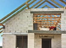 Wykonanie więźby dachowej zwykle przypada na okres wakacji. To najlepszy moment na krycie dachu Wykonanie więźby dachowej zwykle przypada na okres wakacji. To najlepszy moment na krycie dachu