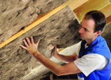 Mata z wełny szklanej, układana między krokwiami