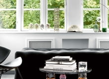 Kryształowy charakter. Stolik Orlando ma tradycyjny kształt, ale zrobiony jest w całości z kryształu. Wspaniale wygląda w towarzystwie mebli tapicerowanych szlachetnym welwetem. Z pewnością pokochają go wnętrza w stylu ekscentrycznego glamouru.