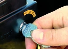 Uruchamianie agregatu za pomocą rozrusznika Uruchamianie agregatu za pomocą rozrusznika