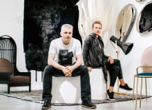 Twórcy i właściciele KOOKU: Konrad Kudraszow, Dorota Zaniewska. Data powstania marki: 2015 r. Adres internetowy: kookudesign.com Adres showroomu: Białystok, ul. Warszawska 14. Specjalizacja: sprzedaż Mebli, lamp, dywanów, ceramiki i innych przedmiotów unikatowych z pogranicza sztuki i designu Twórcy i właściciele KOOKU: Konrad Kudraszow, Dorota Zaniewska. Data powstania marki: 2015 r. Adres internetowy: kookudesign.com Adres showroomu: Białystok, ul. Warszawska 14. Specjalizacja: sprzedaż Mebli, lamp, dywanów, ceramiki i innych przedmiotów unikatowych z pogranicza sztuki i designu