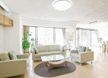 Otwórz salon na taras! Kilka słów o nowoczesnym szkle w dużych przeszkleniach