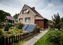 W naszych warunkach klimatycznych kolektory słoneczne służą przede wszystkim do obniżenia kosztów podgrzewania wody W naszych warunkach klimatycznych kolektory słoneczne służą przede wszystkim do obniżenia kosztów podgrzewania wody