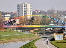 Most Narutowicza 24.10.2013 Rzeszow . Budowany kolorowy most Narutowicza w ciagu ulic Naruszewicza i Wierzbowej nad rzeka Wislok . Fot. Patryk Ogorzalek / Agencja Gazeta SLOWA KLUCZOWE: most tecza