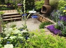 Mały ogród z wgłębnikiem Kleine Gärten, Vorgärten, Reihenhausgärten. 'Our First home, Our First Garden' by Nilufer Danis Garden size:20mx10m Staude/Herbaceous perennial: Aconitum 'Spark's Variety' ,Alchemilla mollis, Digitalis 'Spice Island', Geranium 'Orion', Agapanthus 'Headbourne Hybrids', Eryngium 'Sapphire Blue', Verbascum bombyciferum, Euphorbia wallichii, Achillea 'Credo', Salvia nemorosa 'Ostfriesland' Bodendecker/Ground cover: Epimedium x rubrum, Ajuga reptans 'Catlin's Giant' Bulb:Allium caeruleum 'Azureum' , Allium obliquum Grass, bamboo: Calamagrostis x acutiflora 'Karl Foers...,Carex grayi ,Deschampsia cespitosa 'Pixie Fountain' Strauch/Shrub: Pittosporum tobira 'Nanum' SLOWA KLUCZOWE: kleine gärten vorgärten reihenhausgärten small garden front gardens trauch shrub bulb gras bodendecker ground cover staude herbaceous perennial kies gravel grill relax holz wood brennholz im garten firewood in garden