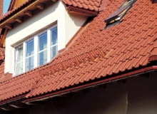 Płotki przeciwśniegowe mocowane na systemowych dachówkach są praktycznie niewidoczne dach,akcesoria dachowe