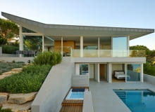 Konstrukcja tarasowa: Marlene Uldschmidt po mistrzowsku zintegrowała formację skalną z architekturą. Konstrukcja tarasowa: Marlene Uldschmidt po mistrzowsku zintegrowała formację skalną z architekturą.