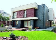 Okna do domu muszą być podobne do siebie pod względem wyglądu, by dobrze prezentowały się na elewacji Okna do domu muszą być podobne do siebie pod względem wyglądu, by dobrze prezentowały się na elewacji