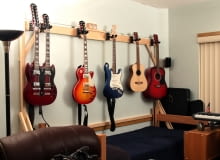 Kolekcja gitar, wieszak na gitary, DIY, mieszkanie kolekcjonera