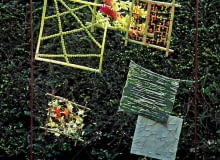 Roślinne obrazy w bambusowych ramach Autorka: Angelika Ordon 16.07.2011 WARSZAWA OGROD BOTANICZNY PAN AL UJAZDOWSKIE WYSTAWA PRAC UCZNIOW MIKLASZEWSKIEJ ZAJECIA Z DZIECMI I DOROSLYMI ORAZ PRACE BIRUTA - LADYZYNSKA KOMPOZYCJE SYLWIA BEDNAREK DLA CZASOPISMA BUKIETY FOT. ARKADIUSZ SCICHOCKI / AGENCJA GAZETA SLOWA KLUCZOWE: ROSLINA KWIAT FLORYSTYKA KOMPOZYCJA DEKORACJA