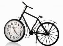 <B> Jego otwarcie ogłosili nie tylko zapaleni cykliści, ale również projektanci przedmiotów do domu. Widać to po meblach i dodatkach w formie rowerów lub ozdobionych ich motywem, które pojawiły się już w sklepach. </B><BR /> AKCESORIA: Zegar, metal, cena: 99 zł, home&you <B> Jego otwarcie ogłosili nie tylko zapaleni cykliści, ale również projektanci przedmiotów do domu. Widać to po meblach i dodatkach w formie rowerów lub ozdobionych ich motywem, które pojawiły się już w sklepach. </B><BR /> AKCESORIA: Zegar, metal, cena: 99 zł, home&you