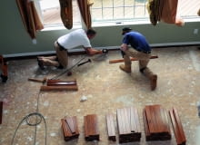 Układanie paneli na starej podłodze stara podłoga, panele podłogowe, układanie parkietu, układanie paneli