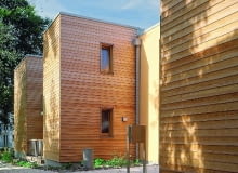 350 kg/m3 - co najmniej taką gęstość musi mieć drewno iglaste, aby nadawało się do wykończenia elewacji