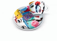 <B>Amatorzy kawy i herbaty przekonują, że na smak napoju ma wpływ uroda naczynia, w którym jest podany. Trudno temu zaprzeczyć! </B> <BR />Illy, Almodovar, porcelana, 130 zł