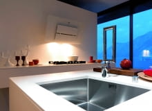 Geometryczna, składana wylewka pozwala wygodnie zmywać. Kiedy baterii nie używamy - zmienia się w ozdobę kuchni