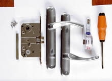 31.07.2008 WARSZAWA KROK PO KROKU WYMIANA KLAMKI W DRZWIACH