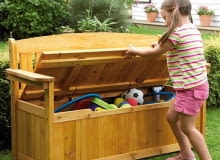 Drewniana dwuosobowa ławka z oparciem i pojemną skrzynią zamiast siedziska. Ebay.pl, 80 funtów