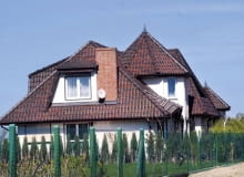 Za wieżyczką i kominem na pewno gromadzi się wiele ciekawych rzeczy, które trzeba regularnie usuwać. Pytanie: kto, prócz kota, tam wejdzie? Za wieżyczką i kominem na pewno gromadzi się wiele ciekawych rzeczy, które trzeba regularnie usuwać. Pytanie: kto, prócz kota, tam wejdzie?