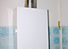 Piecyk gazowy podłączony do komina poprzez rurę wykonaną ze stali kwasoodpornej Piecyk gazowy podłączony do komina poprzez rurę wykonaną ze stali kwasoodpornej.