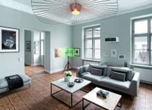 Mimo zróżnicowanych wzorów podłogi przestrzenie salonu i jadalni harmonijnie się przenikają. Łączy je perłowa szarość ścian, biel sufitów i listew przypodłogowych. Wieczorami lampa wisząca Vertigo (proj. Constance Guisset, NAP) reżyseruje spektakularny teatr światłocienia.