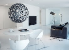 Minimalistyczne mieszkanie w czerni i bieli - salon z kuchnią. Projekt: Modom Studio minimalistyczny styl, mieszkanie w minimalistycznym stylu, nowoczesne mieszkanie, mieszkanie w czerni i bieli, monochromatyczne mieszkanie